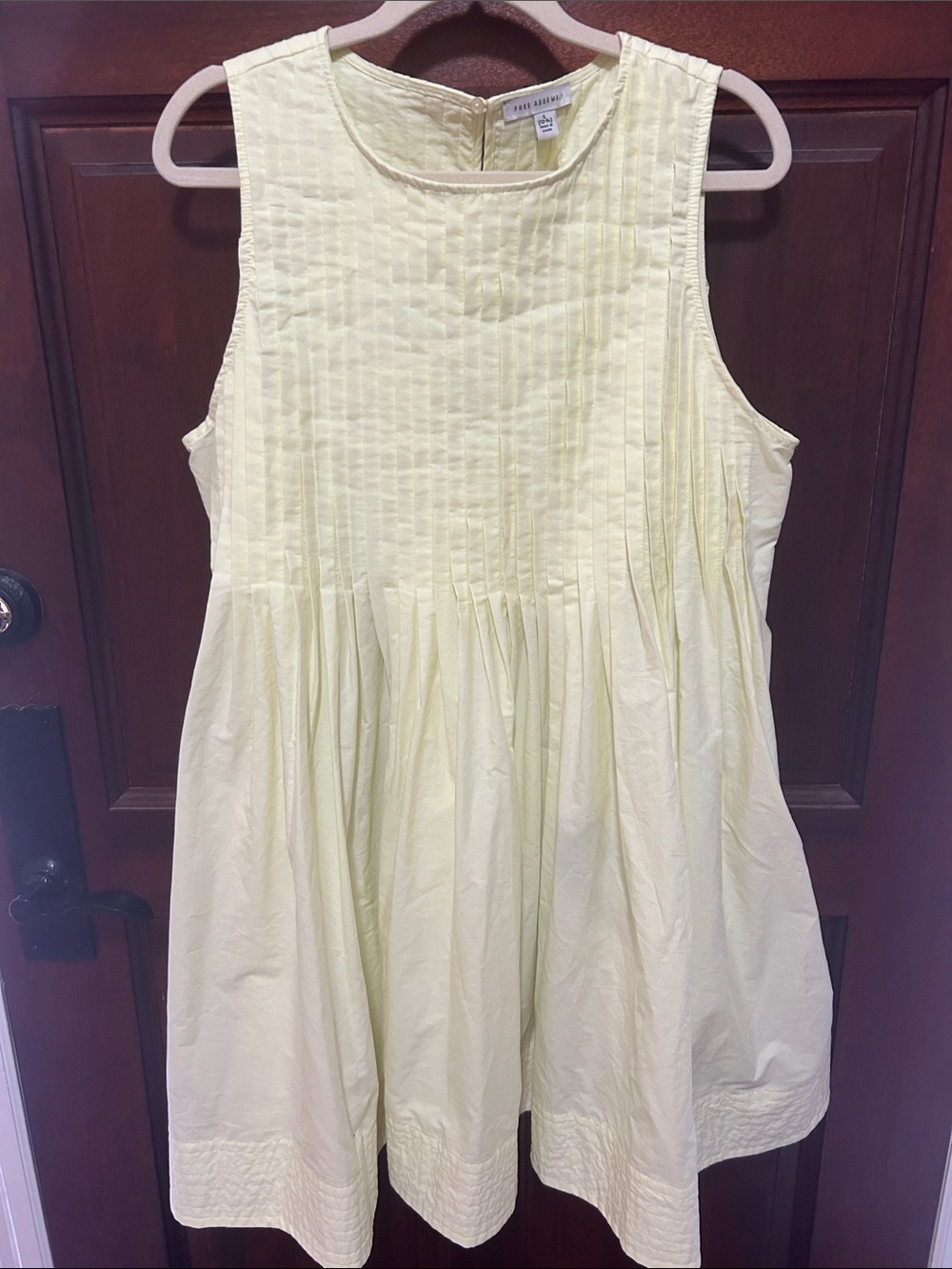 Classic Sleeveless Pleated Yellow Women’s      Dress